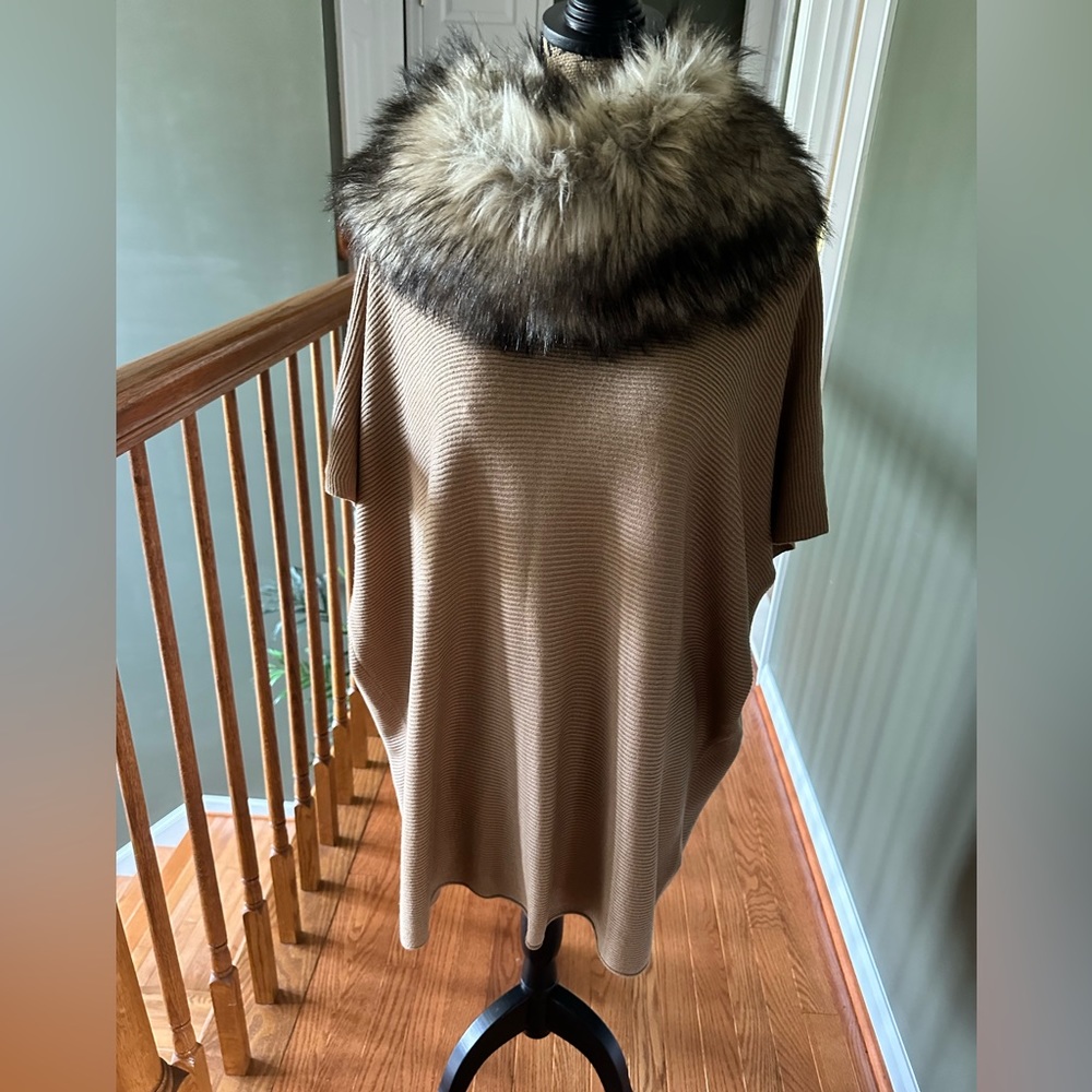Michael Kors❤️ Sweater Poncho w/Faux Fur Collar~Sz~Med~Dark Carmel Color NWT - Picture 1 of 8